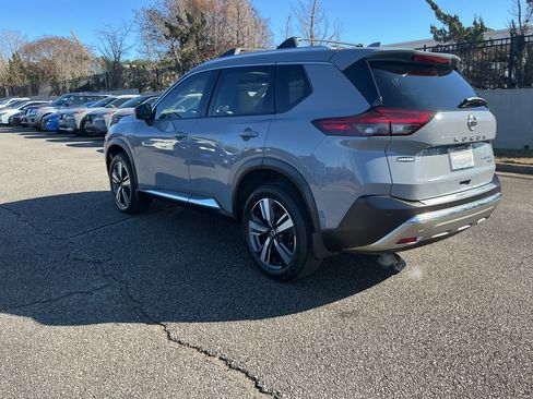 Certified 2021 Nissan Rogue Platinum image 2