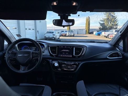 Used 2018 Chrysler Pacifica Touring-L w/ Premium Audio Group image 22