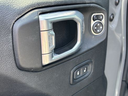 Used 2025 Kia Sportage EX FWD image 15