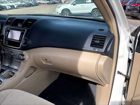 Used 2013 Toyota Highlander Plus image 18