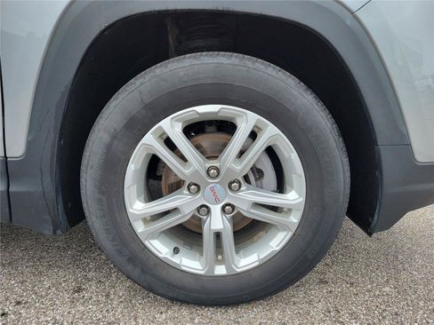 Used 2023 GMC Terrain SLE w/ Driver Convenience Package FWD image 5