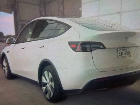 Used 2023 Tesla Model Y Long Range AWD/4WD image 3