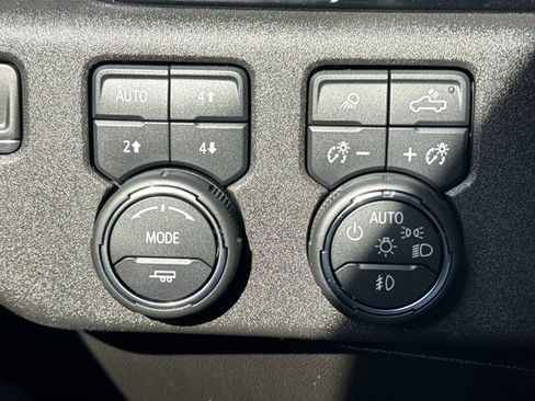 Used 2024 Chevrolet Silverado 2500 ZR2 w/ Technology Package AWD/4WD image 27