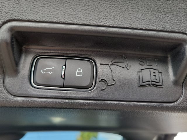 Certified 2022 Ford Explorer XLT RWD image 24