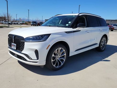 New 2026 Lincoln Aviator AWD image 4