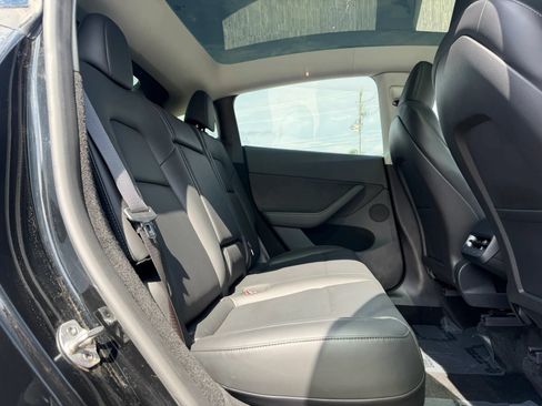Used 2023 Tesla Model Y Long Range AWD/4WD image 17