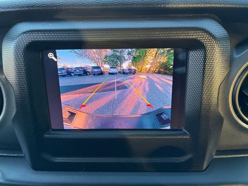 Used 2023 Jeep Gladiator Sport image 20