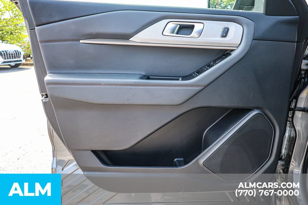 Used 2025 Ford Explorer Active RWD image 46