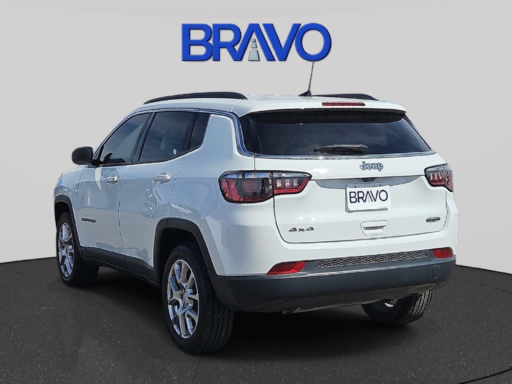 Used 2024 Jeep Compass Latitude AWD/4WD image 3