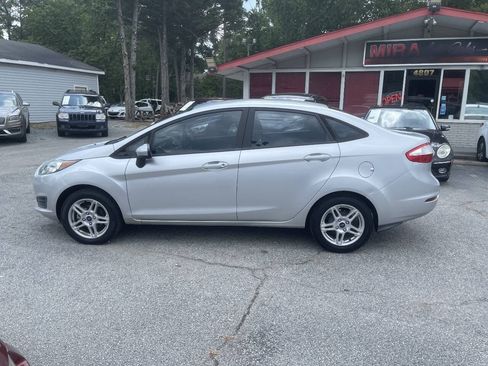 Used 2019 Ford Fiesta SE FWD image 6