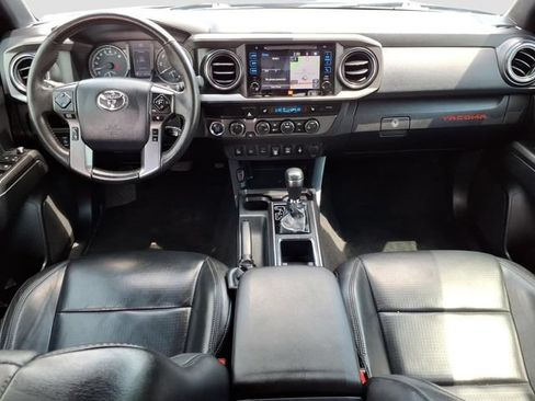 Used 2019 Toyota Tacoma TRD Off-Road w/ TRD Premium Off Road Package AWD/4WD image 18