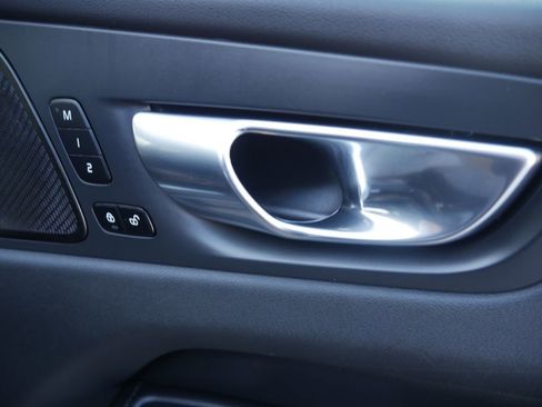 Used 2023 Volvo XC60 T8 Ultimate w/ Climate Package image 28