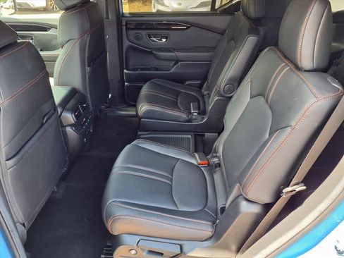 Used 2025 Honda Pilot TrailSport image 9