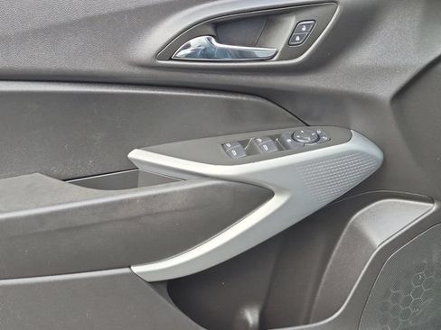 Used 2025 Chevrolet Trax LS FWD image 12
