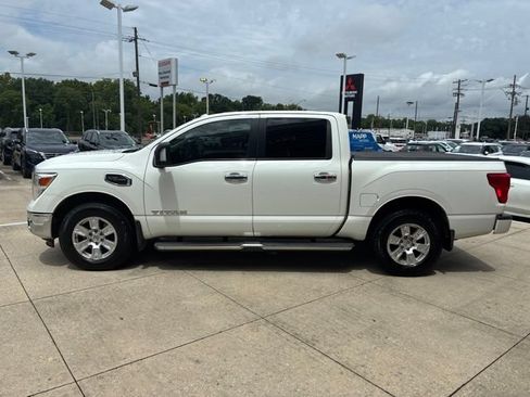 Used 2017 Nissan Titan SV AWD/4WD image 4