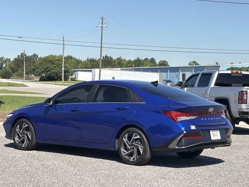 Used 2025 Hyundai Elantra SEL FWD image 8