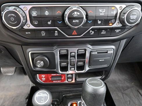 Used 2022 Jeep Gladiator Rubicon w/ LED Lighting Group AWD/4WD image 25