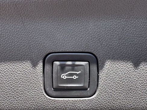 Used 2022 Chevrolet Tahoe RST w/ Luxury Package image 36