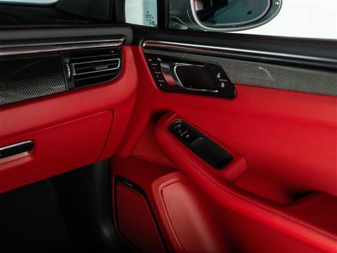 Certified 2026 Porsche Macan GTS image 31