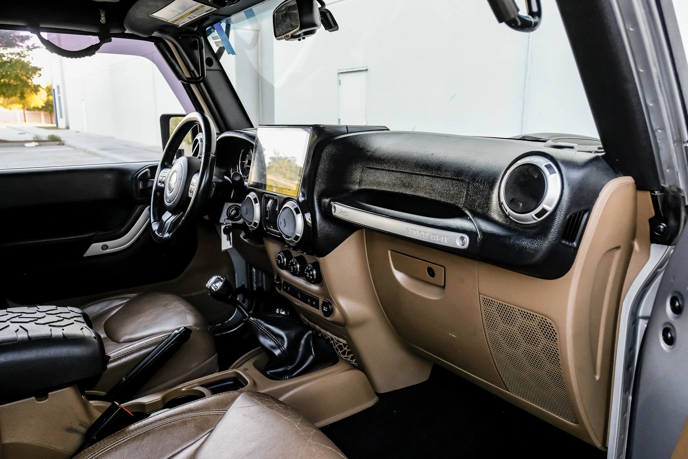 Used 2016 Jeep Wrangler Unlimited Rubicon w/ Connectivity Group AWD/4WD image 20