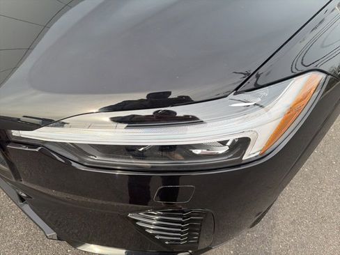 Certified 2025 Volvo XC60 B5 Plus image 9