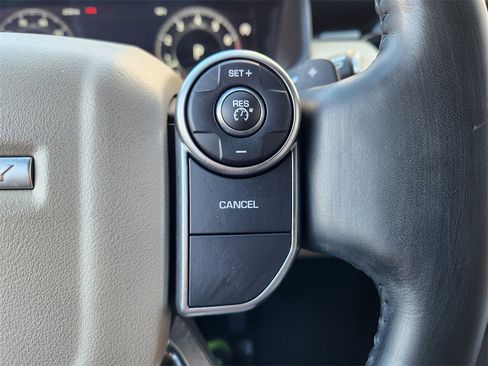 Used 2018 Land Rover Discovery SE image 29