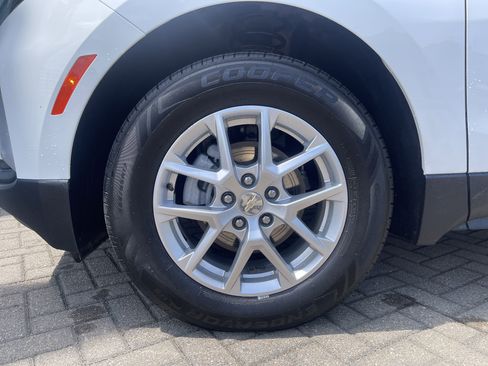 Used 2023 Chevrolet Equinox LT image 11