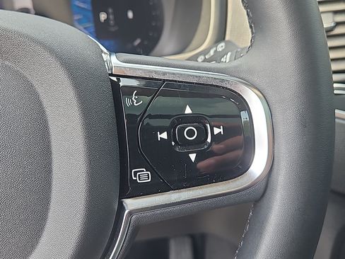 Used 2024 Volvo XC90 B5 Core w/ Climate Package AWD/4WD image 19