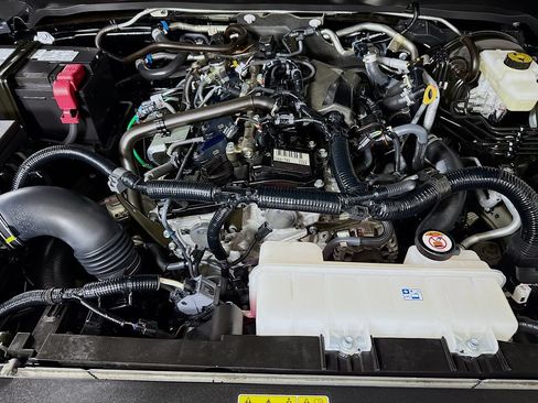 Certified 2024 Toyota Tacoma SR w/ SR Upgrade Package AWD/4WD image 32