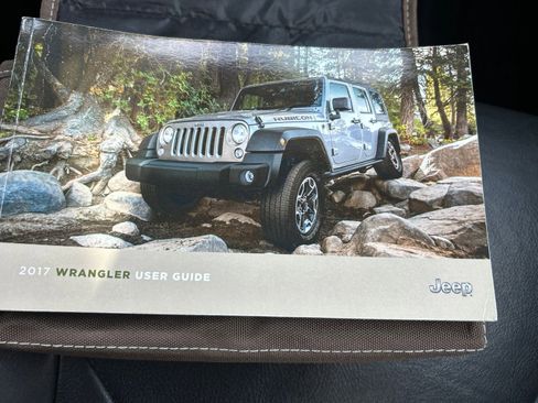 Used 2017 Jeep Wrangler Unlimited Sahara w/ Dual Top Group AWD/4WD image 19