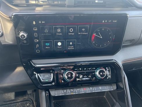 Used 2025 GMC Sierra 2500 AT4 w/ AT4 Premium Plus Package image 11