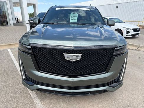 Used 2024 Cadillac Escalade Sport w/ LPO, ONYX Package AWD/4WD image 8