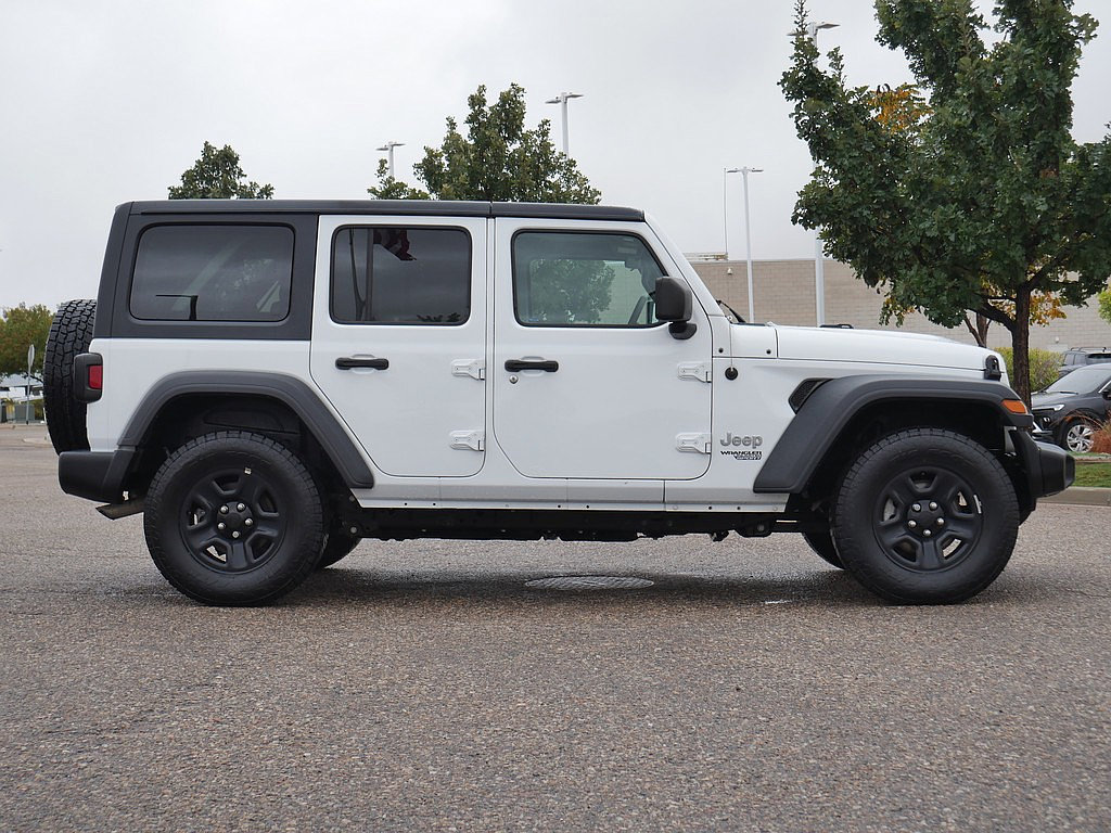 Used 2018 Jeep Wrangler Unlimited Sport AWD/4WD image 6