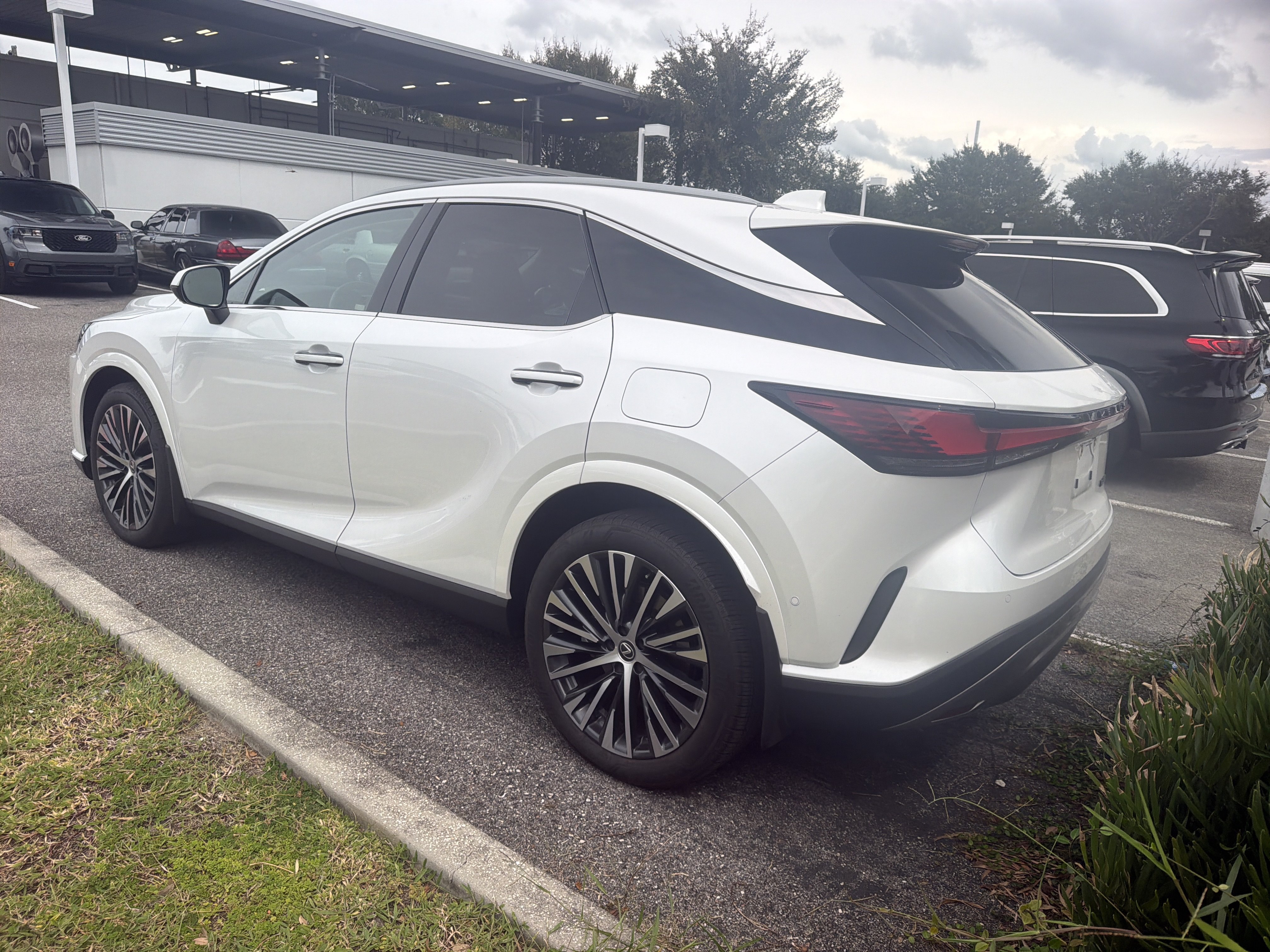 Used 2025 Lexus RX 350 Premium Plus w/ Convenience Package FWD image 4