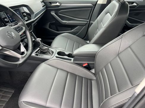 Used 2024 Volkswagen Jetta SE image 9