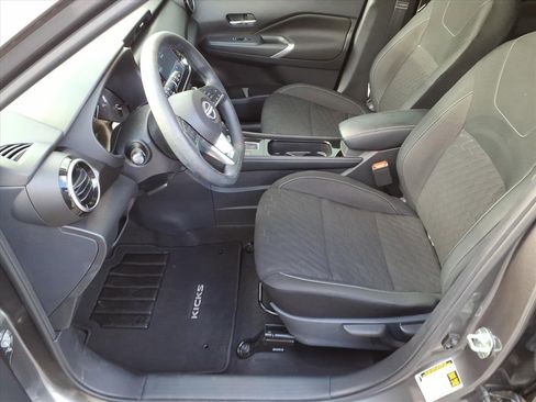 Used 2024 Nissan Kicks SV image 11