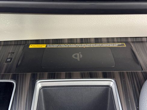 Used 2024 Toyota Sienna Limited image 31