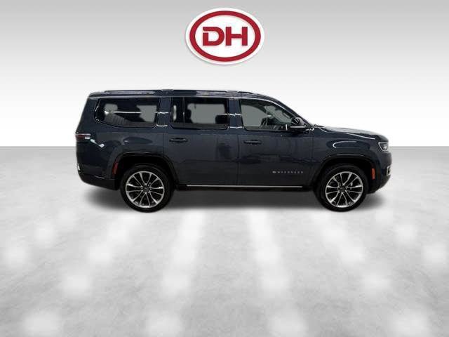 Used 2024 Jeep Wagoneer Series III w/ Premium Group I AWD/4WD image 2