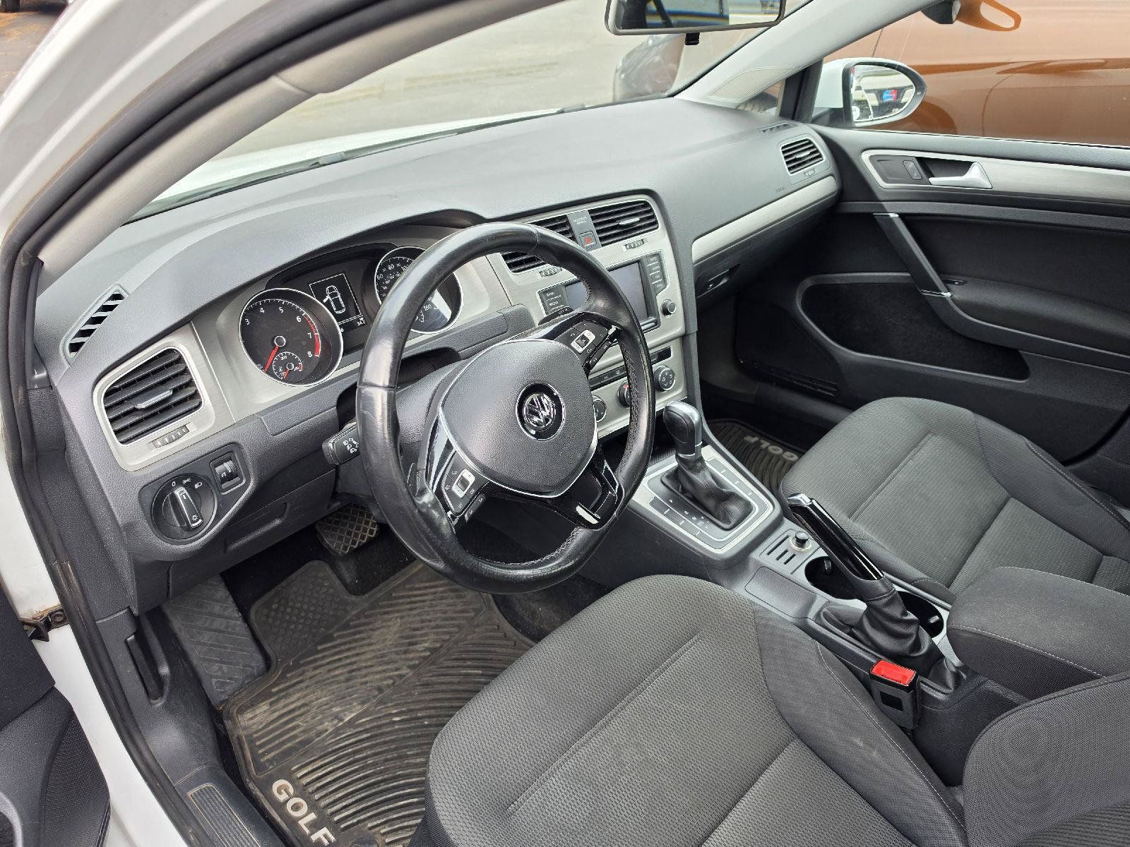 Used 2016 Volkswagen Golf S FWD image 5