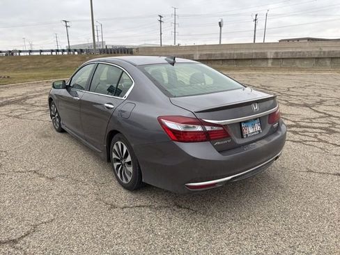 Used 2017 Honda Accord Touring image 9