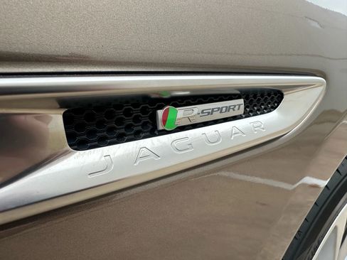 Used 2017 Jaguar F-PACE R-Sport image 7