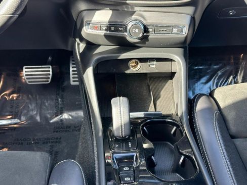 Used 2020 Volvo XC40 T5 R-Design image 15