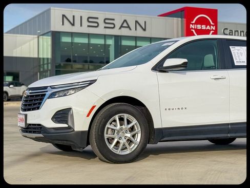 Used 2024 Chevrolet Equinox LT w/ Driver Convenience Package FWD image 2