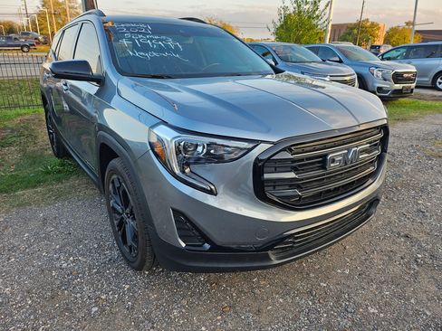 Used 2021 GMC Terrain SLE w/ Driver Convenience Package image 3