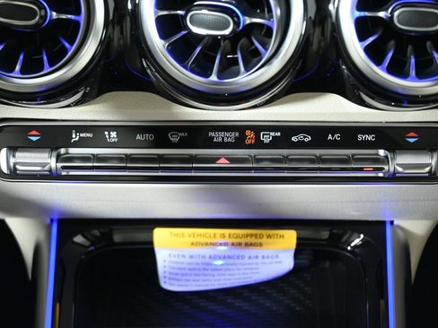 New 2026 Mercedes-Benz GLB 250 4MATIC image 21