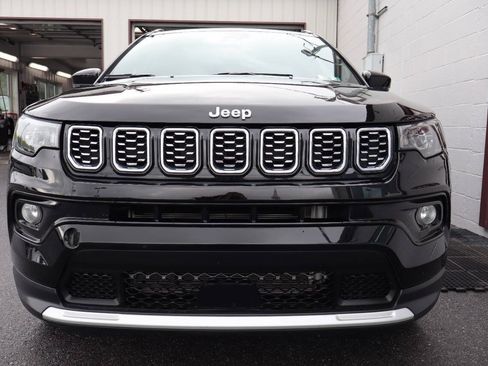 Used 2025 Jeep Compass Limited AWD/4WD image 2