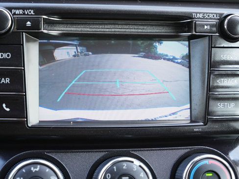 Used 2017 Toyota RAV4 LE FWD image 12
