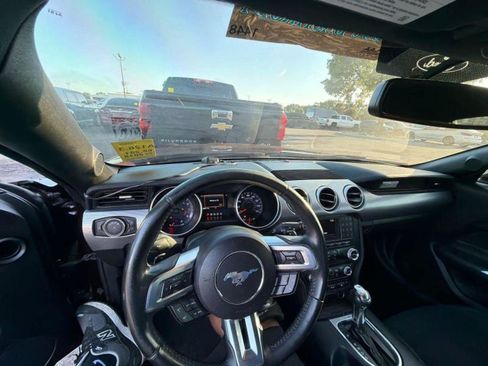 Used 2018 Ford Mustang GT RWD image 3