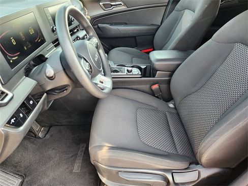 Used 2023 Kia Sportage LX image 14