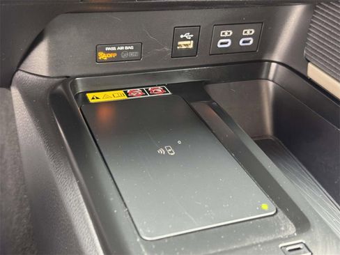 Used 2025 Toyota Camry SE image 8